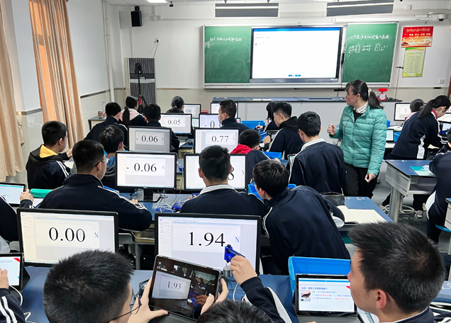 教育的交融需求依据不同学段特点分层推动沉浸式互动和个性化