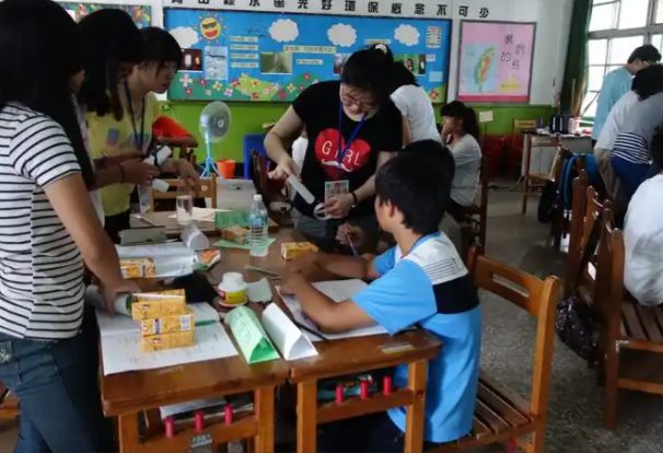 重视学生动态经常把目光聚焦在这些躲在“孤独城堡”里的孩子