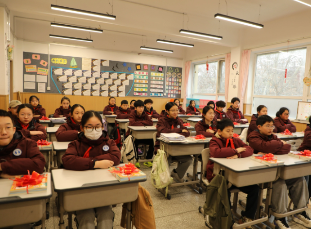 无缝衔接师生推窗见绿出门见景可谓建在公园里的学校 无缝衔接师生推窗见绿出门见景可谓建在公园里的学校